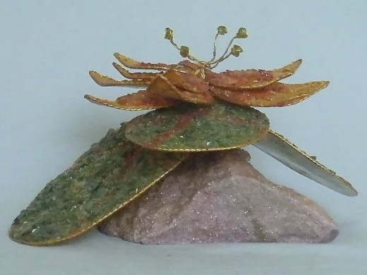 Wasserlilie (± 10 cm) mit Karneol und gelbem Jaspis